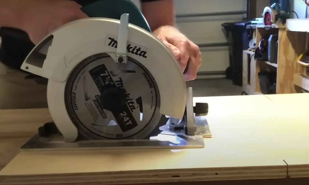 Why Does My Circular Saw Spin Backward? Best Saw Guidee