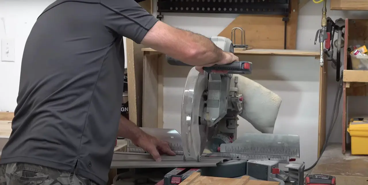 How To Cut Vinyl Siding Corners Best Cutting Way Best Saw Guidee