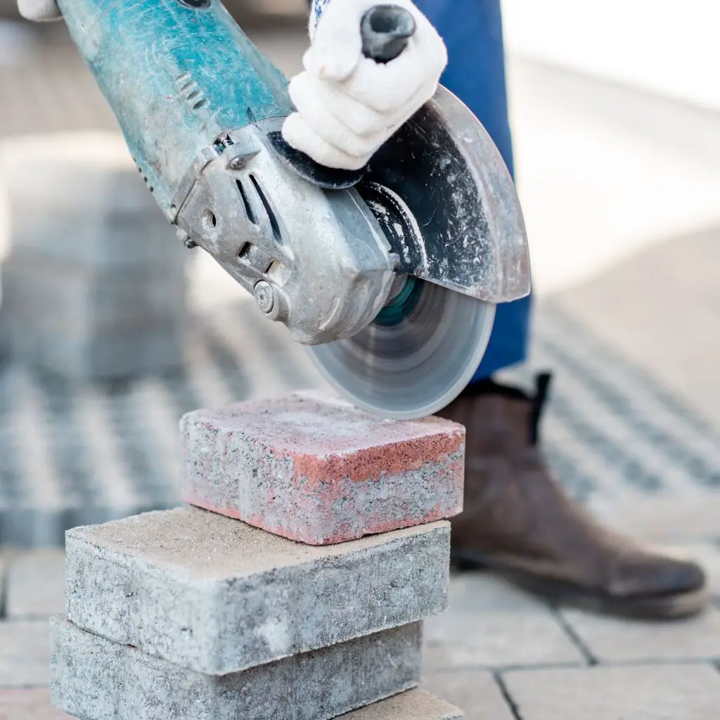 What type of blade is used to cut brick