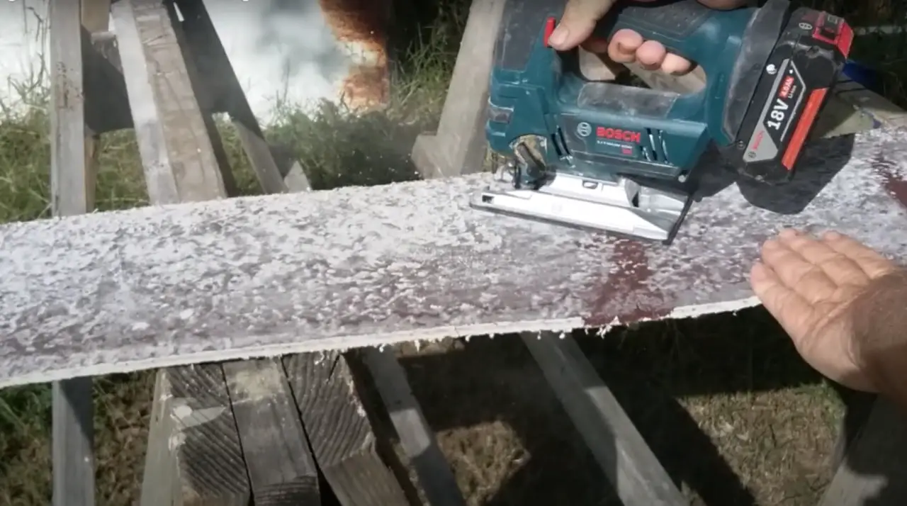 How To Cut Hardie Board With A Skill Saw? [The Best Way For Cutting